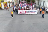 Ruma na nogama: Oko 2.000 ljudi izašlo na ulice protiv blokada (VIDEO)