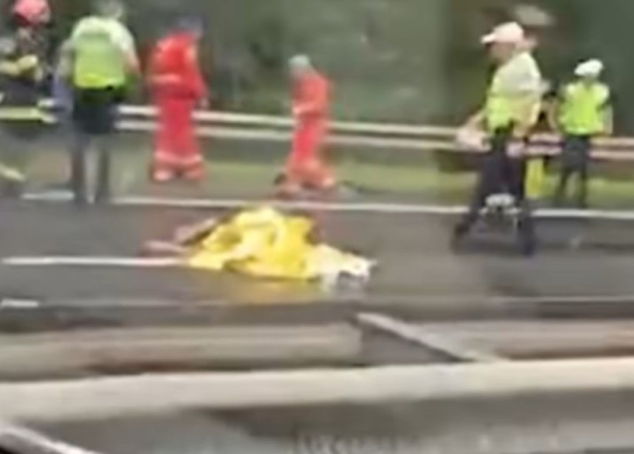 Detalji stravične tragedije: Tinejdžeri se zagrljeni bacili u smrt, kamiondžija ispričao kako se sve odigralo