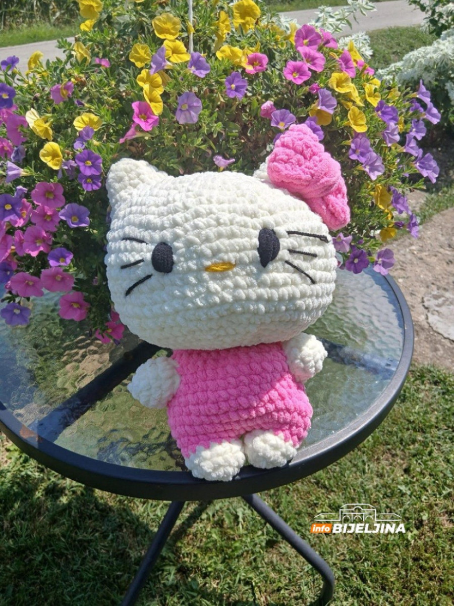 Zaboravljena veština u rukama deteta: Anđela (11) od vunice stvara unikatne igračke koje mame osmehe (FOTO)