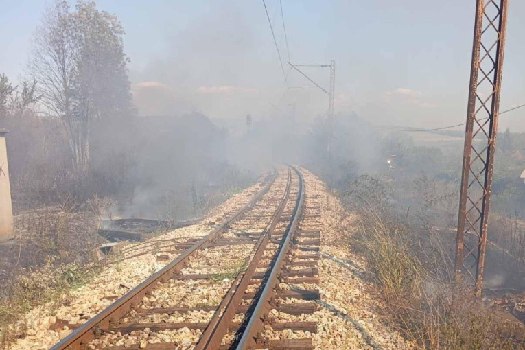 Požar kod Sopota oštetio prugu: Železnički saobraćaj obnovljen u rekordnom roku