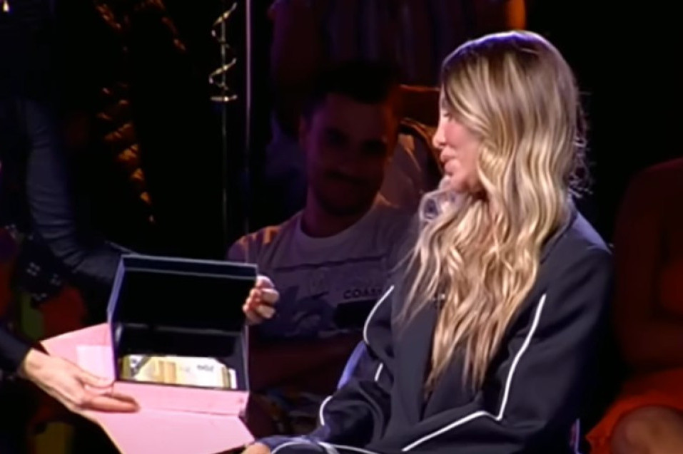 Aneli Ahmić dobila 3.000 evra od fanova: Otvorila poklon i zanemela (VIDEO)