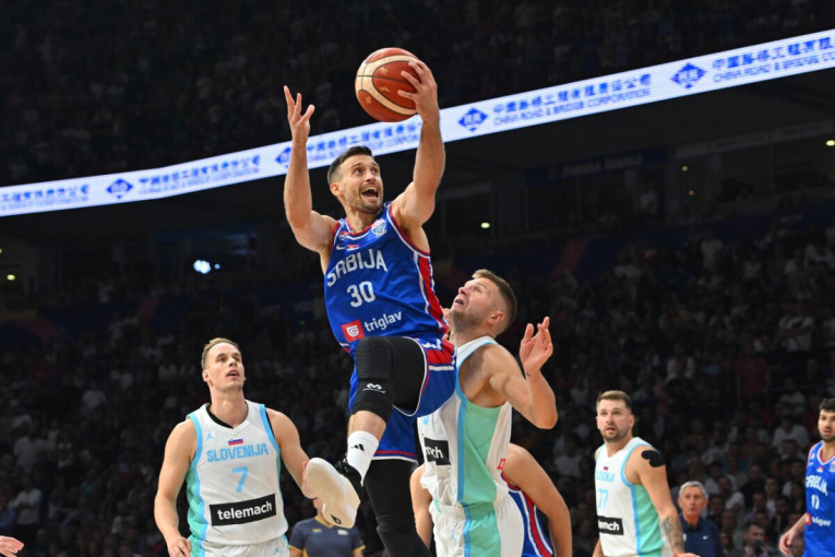 Silni Orlovi razbucali i Slovence! Puna Arena uživala u košarkaškoj rapsodiji Srbije! (FOTO)