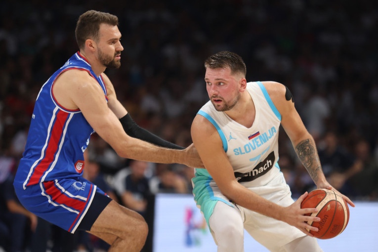 Silni Orlovi razbucali i Slovence! Puna Arena uživala u košarkaškoj rapsodiji Srbije! (FOTO)