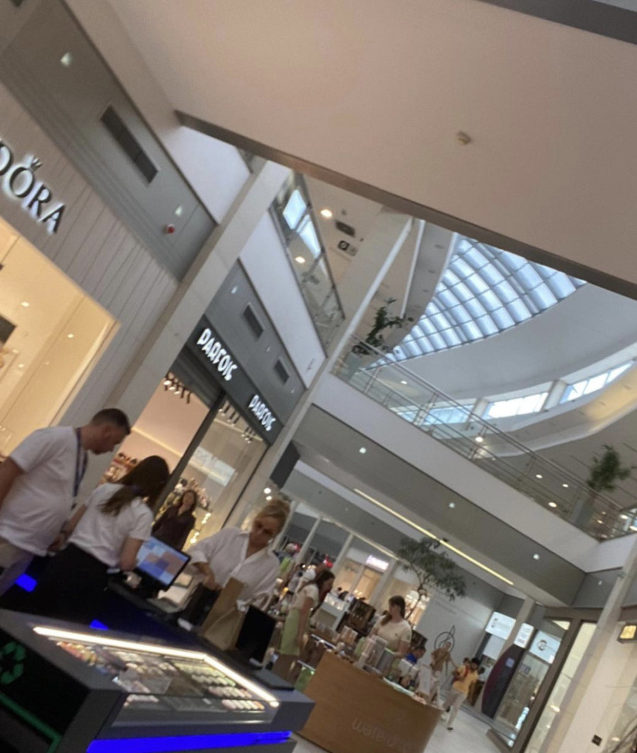 (PAPARACO) Troši, ne mari! Brena uživa u penzionerskim danima, uhvatili smo je bez trunke šminke!