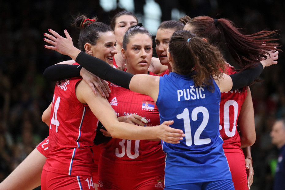 Odbojkašice furiozno krenule u odbranu svetskog trona! Ukrajina počišćena u tri seta!