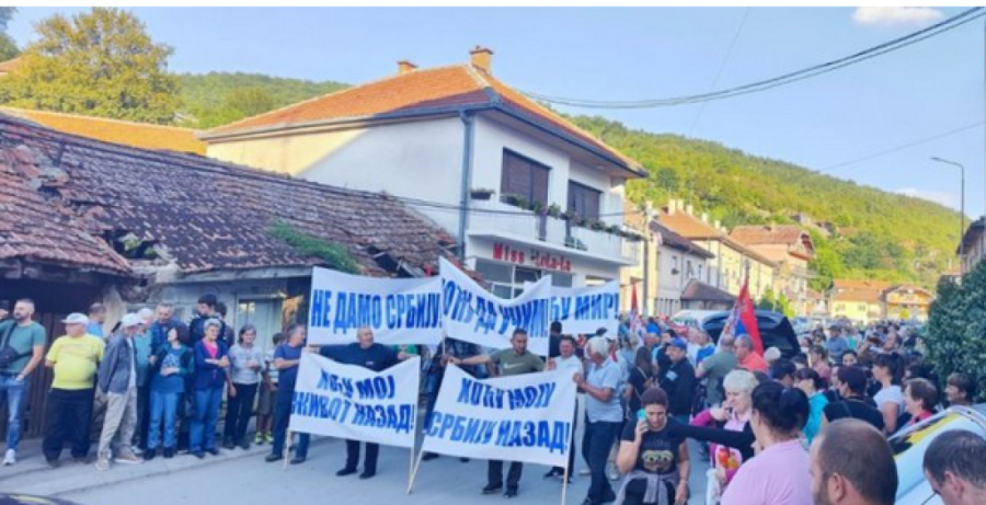 Na skupovima blizu 70.000 ljudi: Okupljeni ističu - Dosta je bilo blokada! (FOTO/VIDEO)