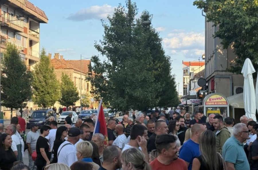 Na skupovima blizu 70.000 ljudi: Okupljeni ističu - Dosta je bilo blokada! (FOTO/VIDEO)