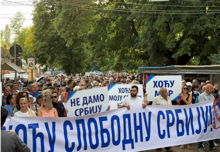 Na skupovima blizu 70.000 ljudi: Okupljeni ističu - Dosta je bilo blokada! (FOTO/VIDEO)