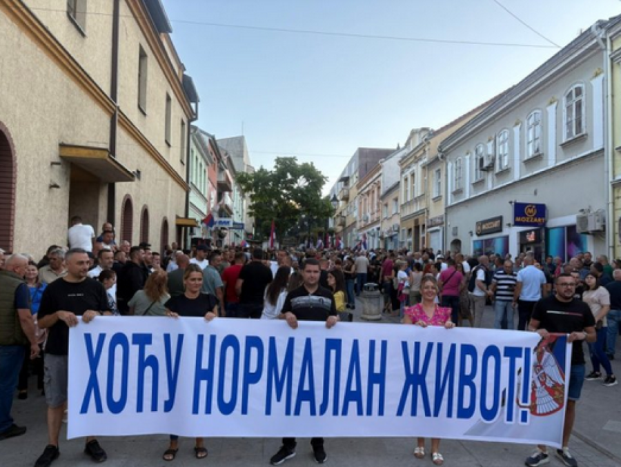 Na skupovima blizu 70.000 ljudi: Okupljeni ističu - Dosta je bilo blokada! (FOTO/VIDEO)