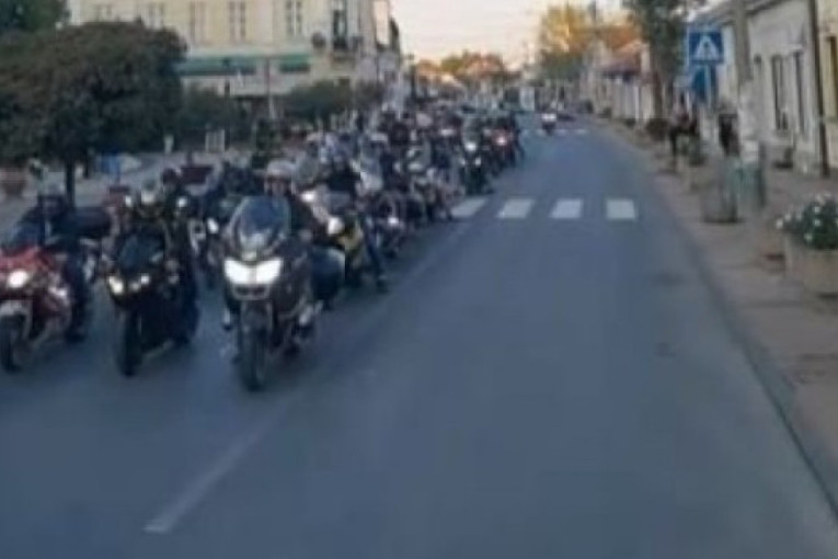 Obrenovac protiv blokada! Bajkeri došli da podrže pristojnu Srbiju (VIDEO)
