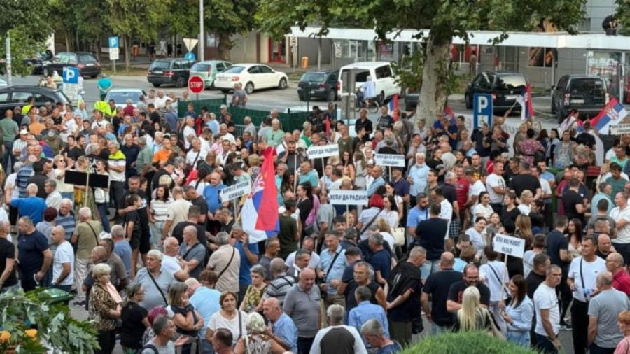 Na skupovima blizu 70.000 ljudi: Okupljeni ističu - Dosta je bilo blokada! (FOTO/VIDEO)