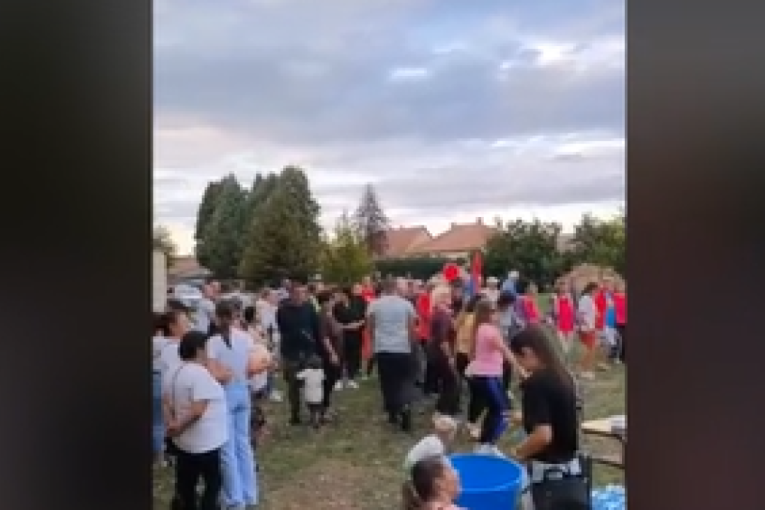 Kolo na skupu u Čoki! Građani poslali važnu poruku (VIDEO)