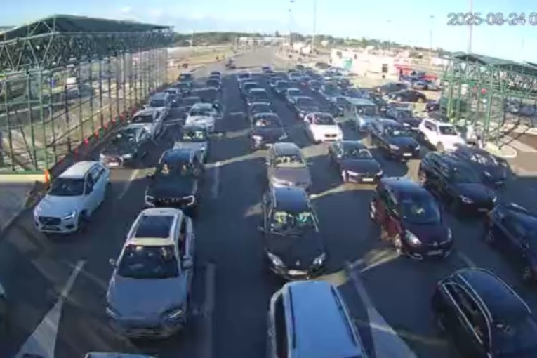 Završavaju se odmori! Haos na granicama, na Batrovcima se čeka i do šest sati!