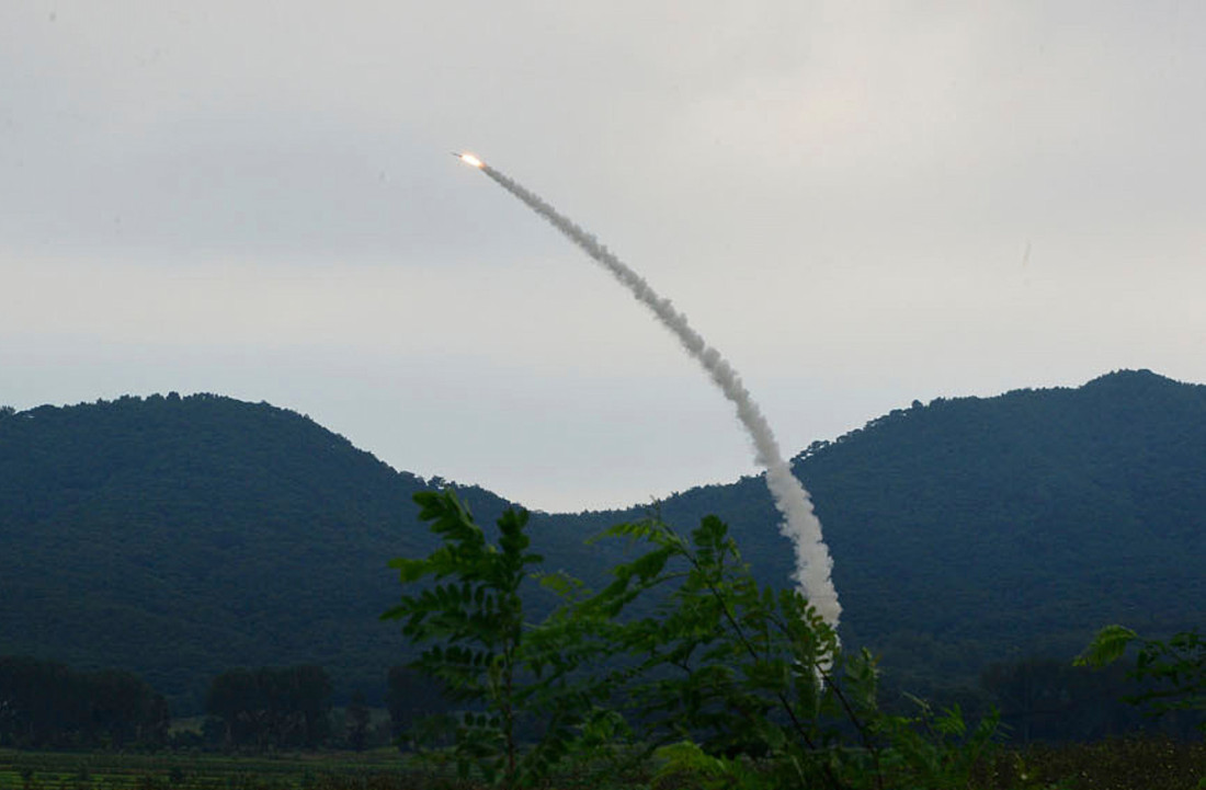 Severna Koreja izaziva svet: Kim lično nadgledao lansiranje novih raketa (FOTO)