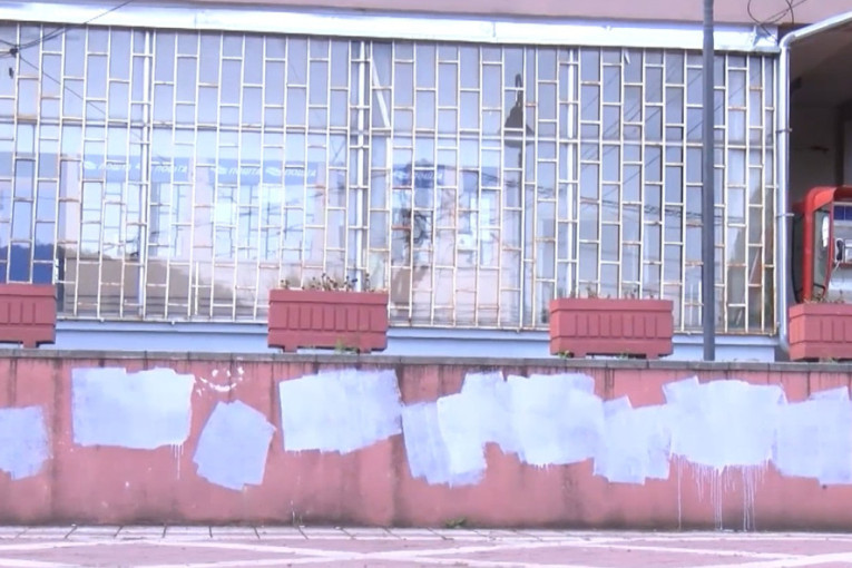 Vučić o merama: Marže obaramo sa 45 na 20 odsto za 3.000 proizvoda! Kamatna stopa ne sme da pređe 7,5 odsto za gotovinski kredit! (VIDEO)