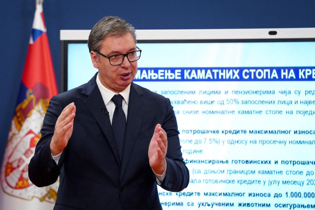 Vučić o merama: Marže obaramo sa 45 na 20 odsto za 3.000 proizvoda! Kamatna stopa ne sme da pređe 7,5 odsto za gotovinski kredit! (VIDEO)
