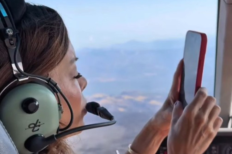 "Prebledeli smo, kao u sauni je!" Voditeljka letela iznad aktivnog vulkana! (FOTO)
