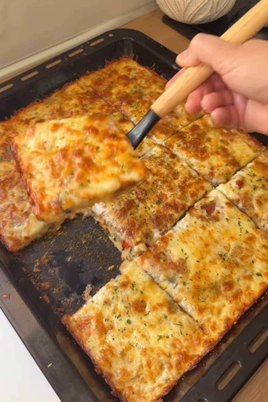 Recept dana: Slana pita sa krompirom i pečenim paprikama. Brza, laka i savršena za dane kada ste u žurbi