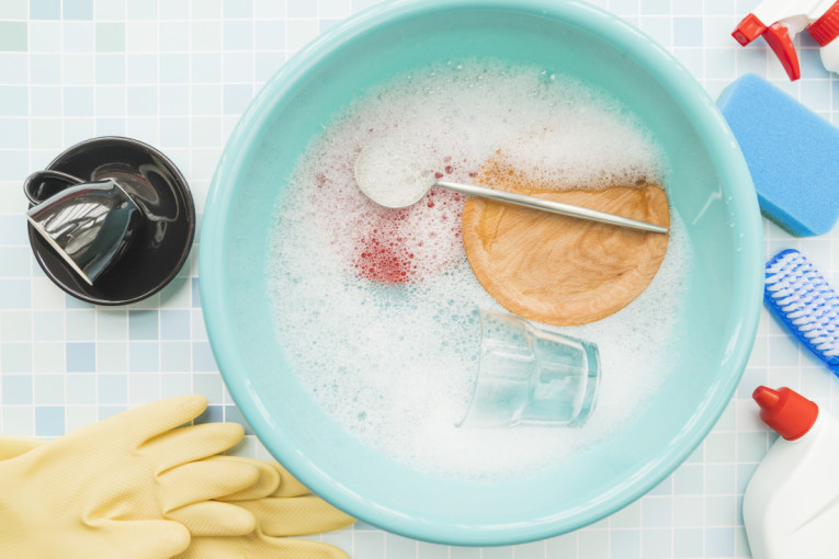 Da li ste znali? Ove stvari propadaju zbog pranja deterdžentom za sudove, a vi ih koristite svakog dana