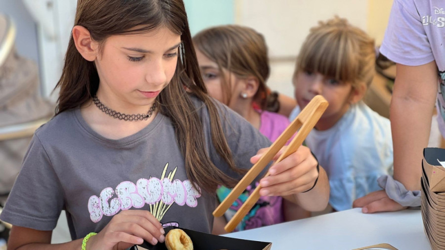 Mali preduzetnici iz Pranjana: Zarađuju džeparac prodajom krofnica!