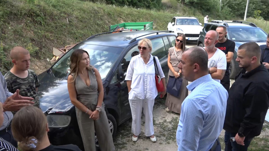 Potresna priča troje mališana iz Prijepolja: Ostali su bez oca i majke, sada se bore da ostanu zajedno pod istim krovom