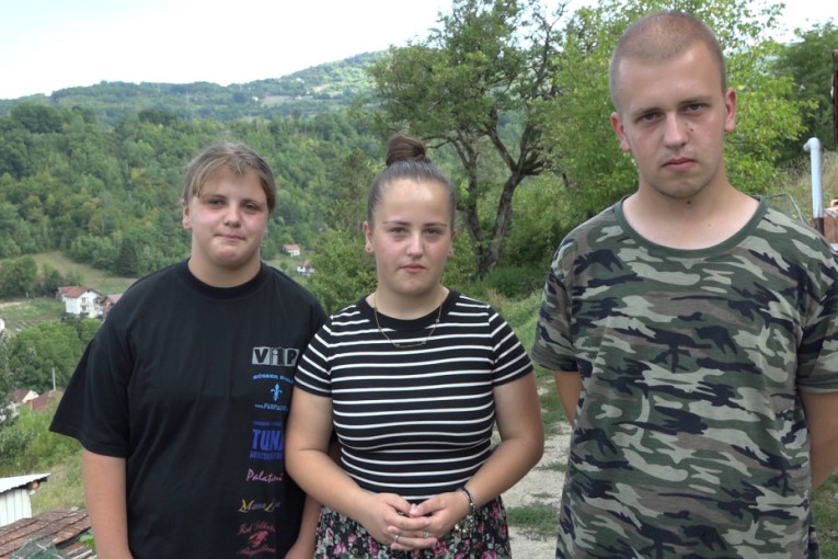 Srpski vojnici zasukali rukave: Uređuju reku i puteve u prokupačkim selima! (FOTO)