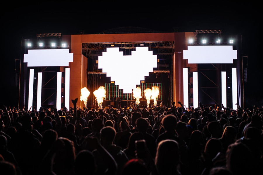 Dragi Bravo vas vodi u zemlju čuda! Nastupaju Dara Bubamara, Đogani, Mia Borisavljević, Dado Polumenta, Marina Visković i mnogi drugi