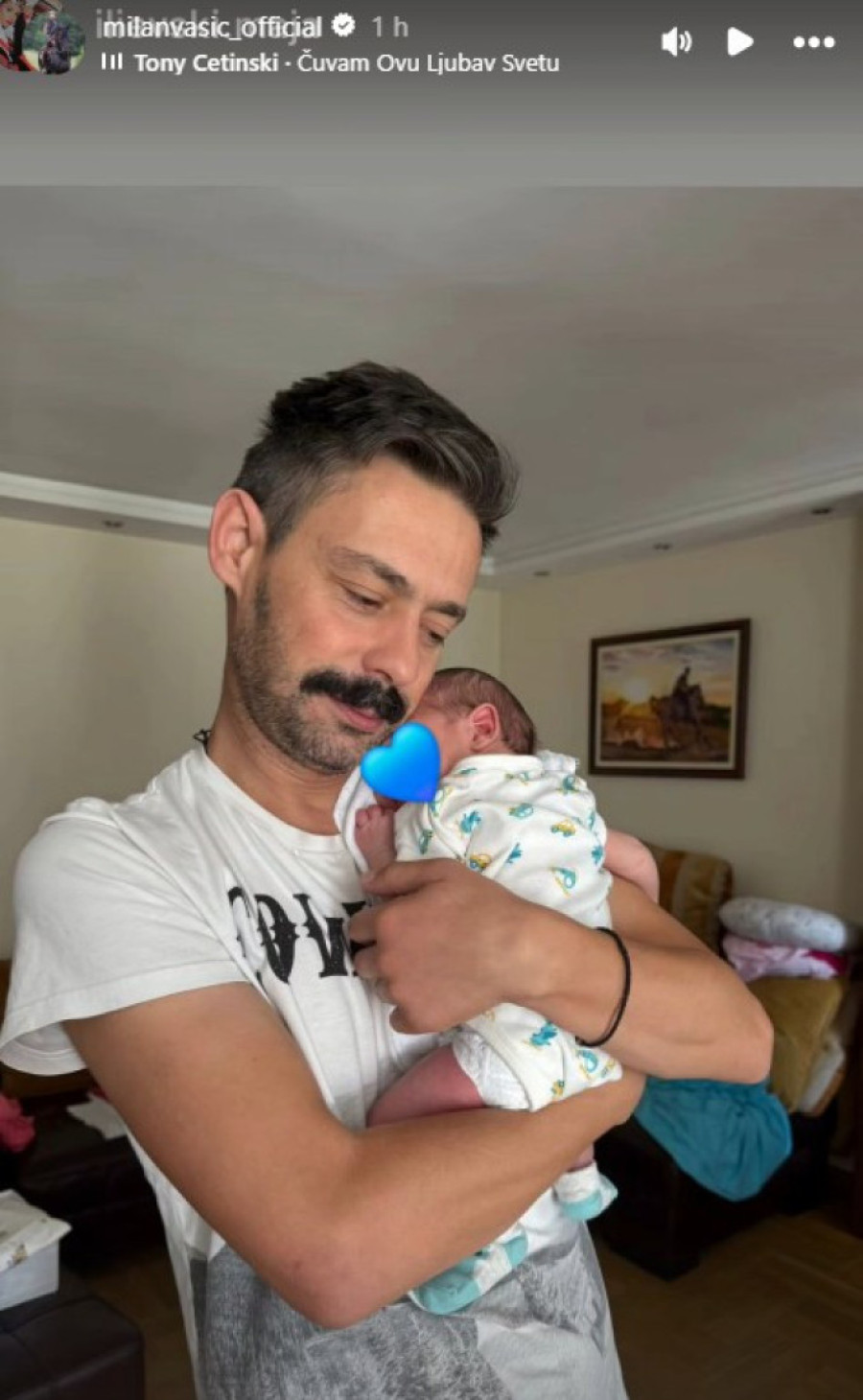 Milana Vasića žena fotografisala sa sinom Despotom: Hit detalj iza zatvorenih vrata glumca! (FOTO)