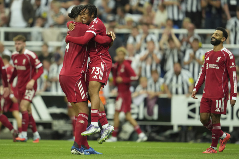 Liverpulu je pobedu doneo momak koji tek puni 17 godina: Pogledajte hajlajtse velikog trijumfa nad Njukaslom i to u FULL HD (VIDEO)