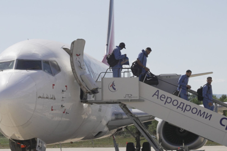 Zver prvi put sletela na aerodrom "Morava": Čuvenim "Boing 737" u srce Srbije stigli košarkaši iz Saudijske Arabije (FOTO)