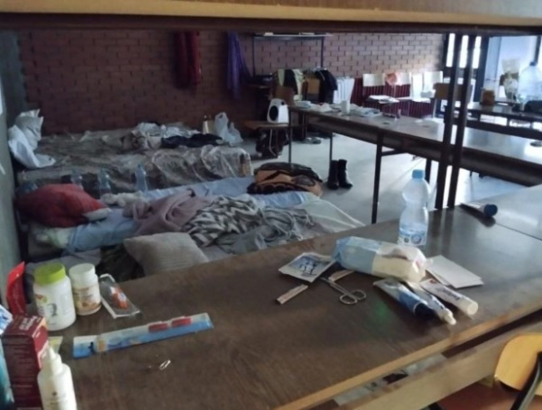 Lisica luta hodnicima, u slušaonicama sektaška obeležja: Blokaderi ostavili haos u prostorijama Filozofskog fakulteta u Novom Sadu (FOTO)