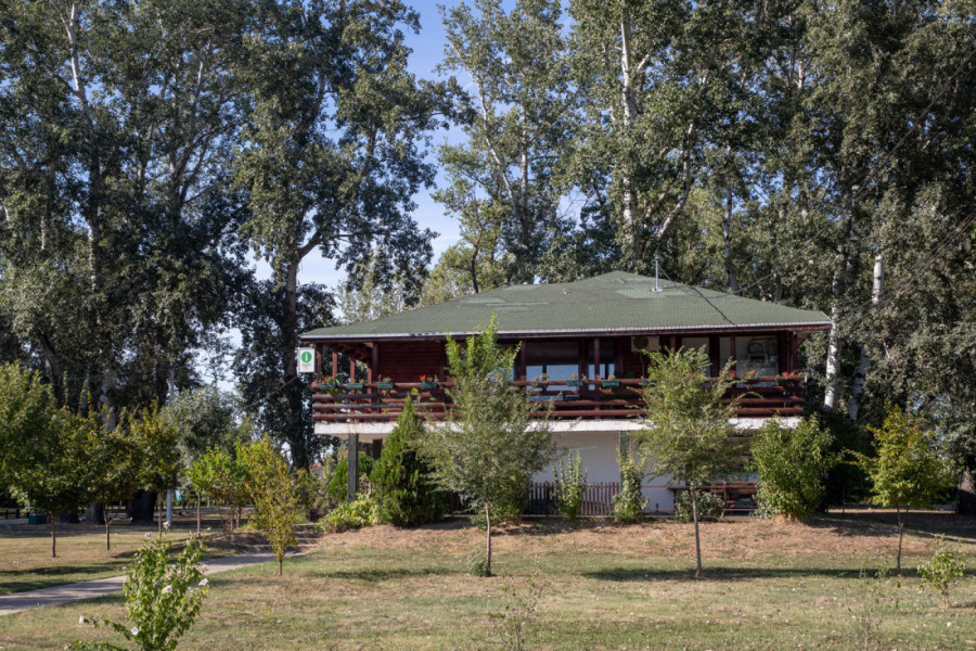Mir, priroda i kućice na vodi, a sve to na 35 km od Beograda: Jedinstveno nautičko selo nudi potpuno autentičan doživljaj Save (FOTO/VIDEO)
