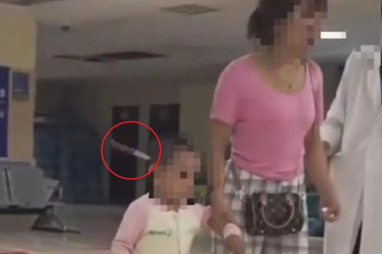 Devojčica (3) došla u bolnicu sa nožem u glavi: Majka se pravdala da se sve desilo slučajno dok je menjala posteljinu (FOTO)