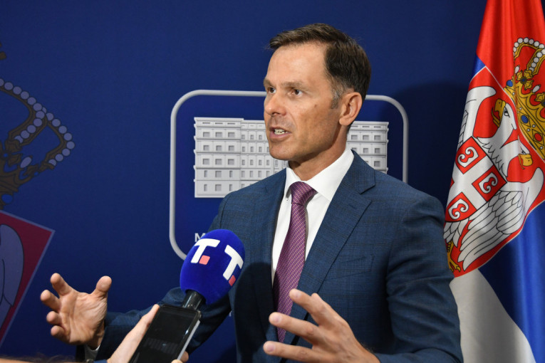 Spremite se za novi finansijski bum! Mali: Uskoro stiže još novca, evo kada rastu plate i penzije!