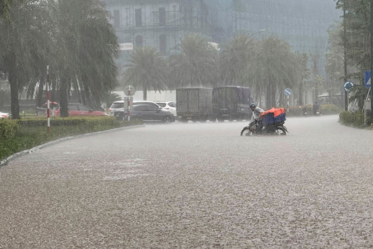 Ljudi vezuju automobile za drveće, a rafovi su prazni: Srpkinja opisuje pakleni dan pred dolazak tajfuna u Kinu (VIDEO)