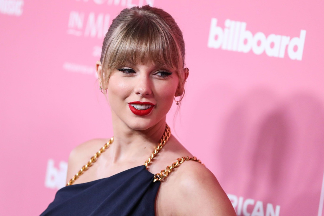 Verila se Tejlor Svift! Poznato i kakav joj je prsten Travis Kelsi stavio na ruku (FOTO)