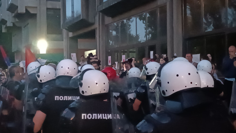 Sramno! Čanak komanduje, Bačulov predvodi teroristički napad na policiju (VIDEO)