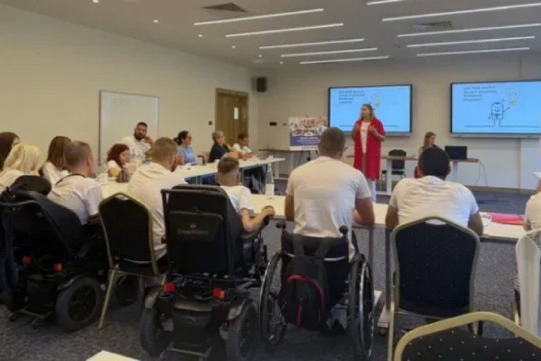 Akademija za lidere! Mladi sa invaliditetom stiču znanja za budućnost