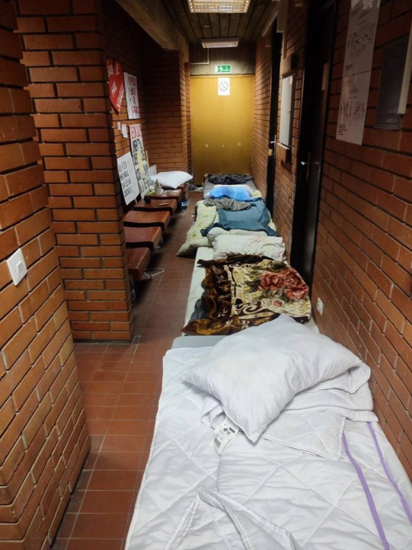 Oni se kandiduju da upravljaju našim životima: Pogledajte na šta liči zgrada Filozofskog fakulteta nakon 9 meseci!