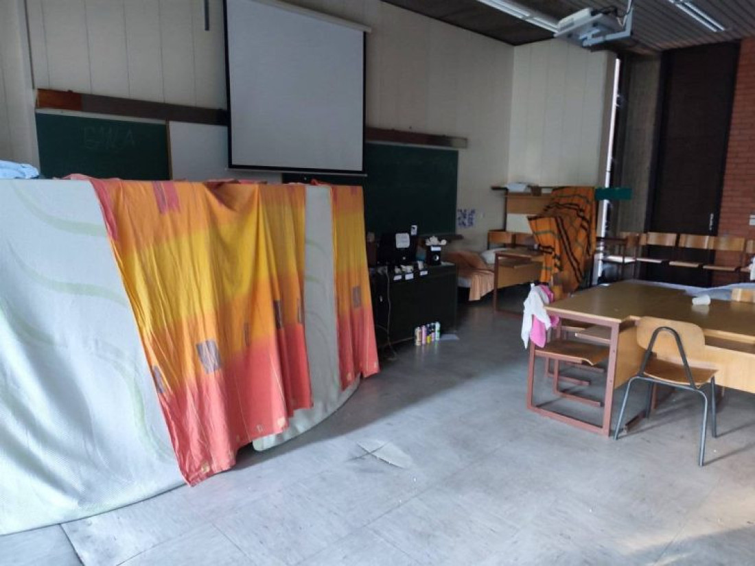 Oni se kandiduju da upravljaju našim životima: Pogledajte na šta liči zgrada Filozofskog fakulteta nakon 9 meseci!