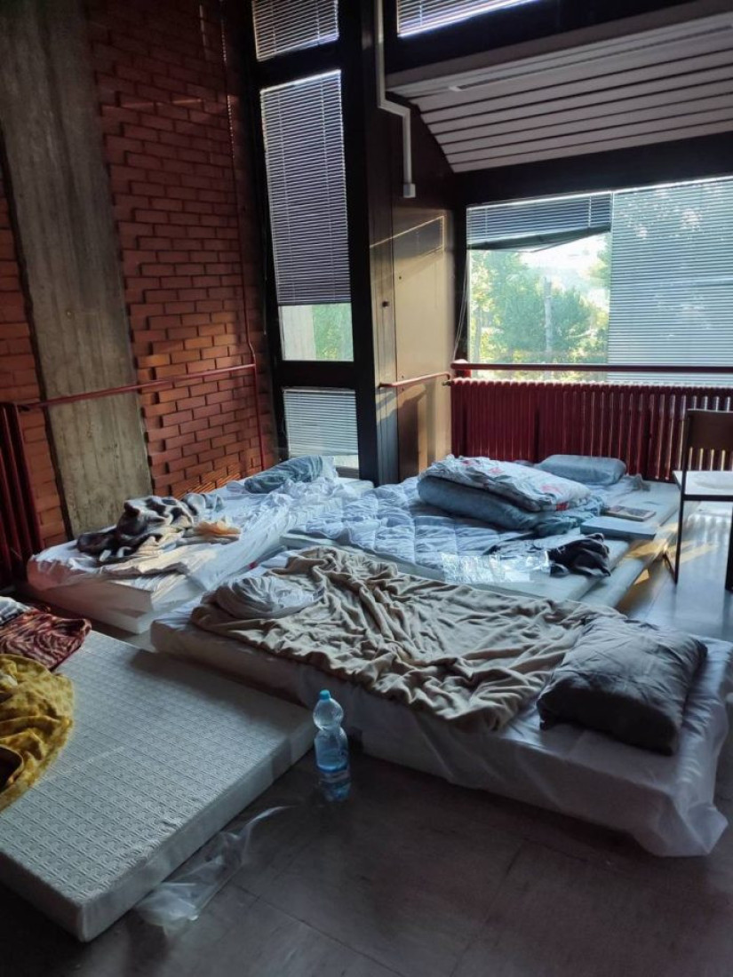 Oni se kandiduju da upravljaju našim životima: Pogledajte na šta liči zgrada Filozofskog fakulteta nakon 9 meseci!