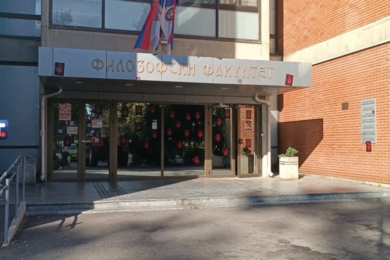 Na Filozofskom fakultetu u Novom Sadu od sutra ispitni rok! Policija ujutru izlazi iz zgrade fakulteta