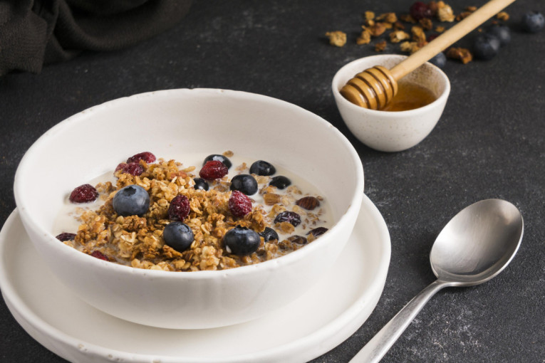 Recept dana: Granola iz rerne, jednostavan, mirisan i hrskav početak dana