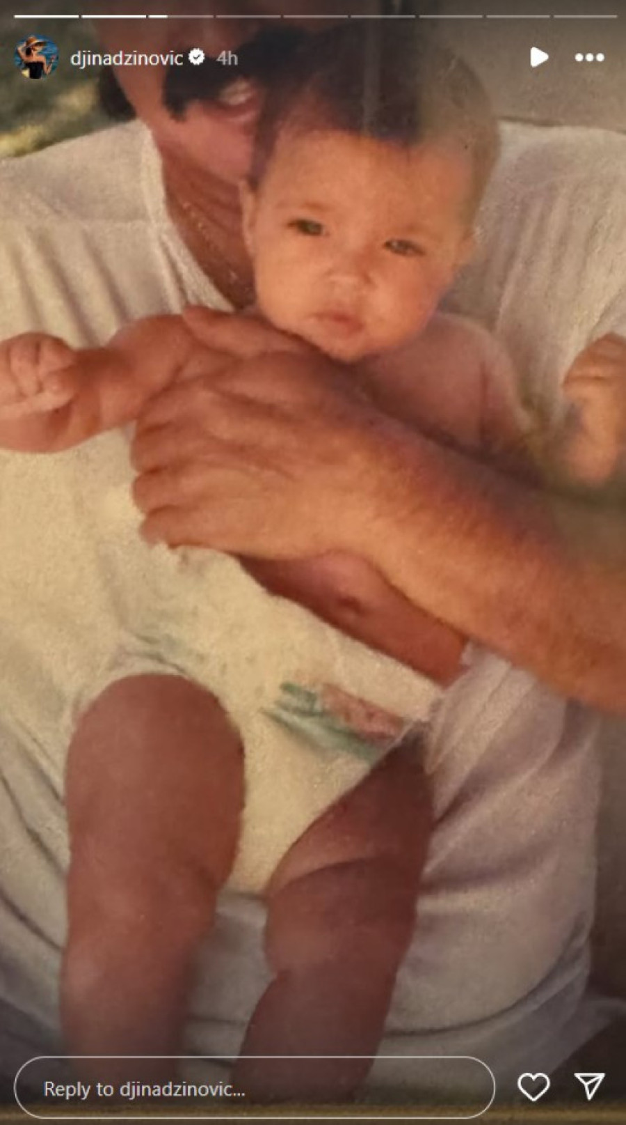 Da li prepoznajete bebu s fotke? Ćerka je "prevarenog muža", a porodični skandal zatresao je Srbiju!