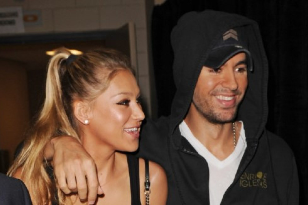 Enrike Iglesijas (50) i Ana Kurnjikova (44) dobili četvrto dete: Fotka bebe raznežila sve!