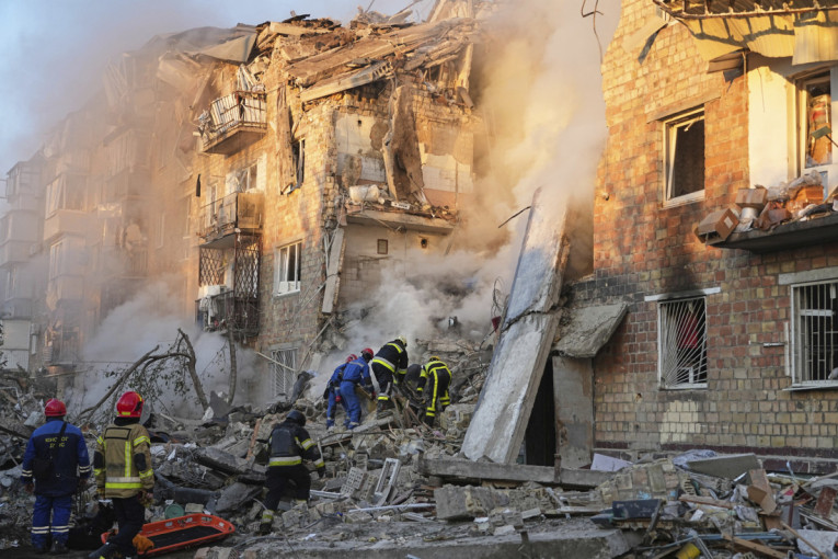 U Kijevu pogođena delagacija EU! Objavljene i fotografije razorenih prostorija