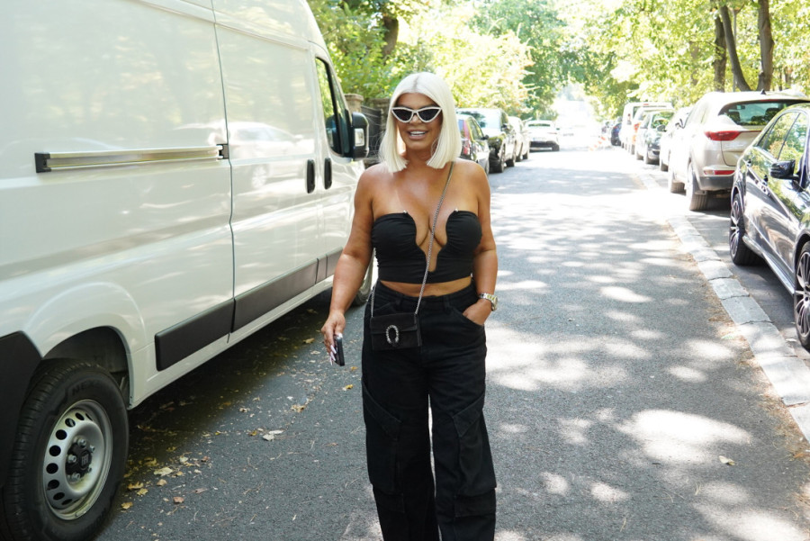 "Kad projuri autom, digne prašinu!" Komšije razvezale jezik o Dari Bubamari, evo i koga dovodi u stan