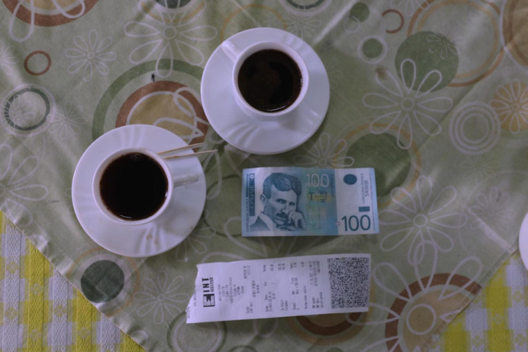 Najjeftinija kafa u Srbiji: Gosti ljube vrata ove kafane! (VIDEO)