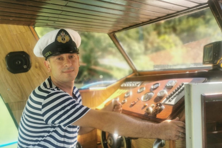 Bela lađa plovi kroz najlepše predele Srbije: Boban otkrio šta strance ostavlja bez daha (FOTO)