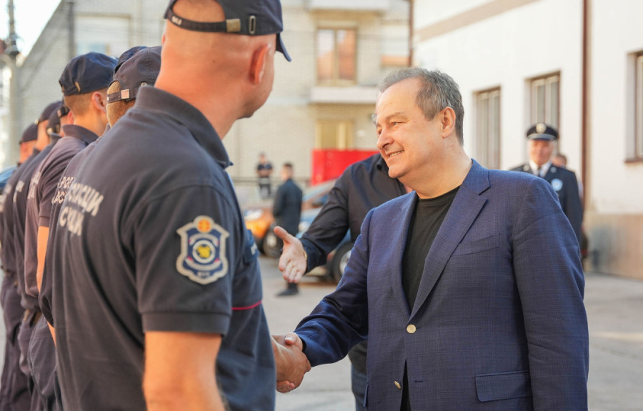 Dačić posetio Policijsku upravu u Leskovcu: Policija i vatrogasci uvek na usluzi građanima